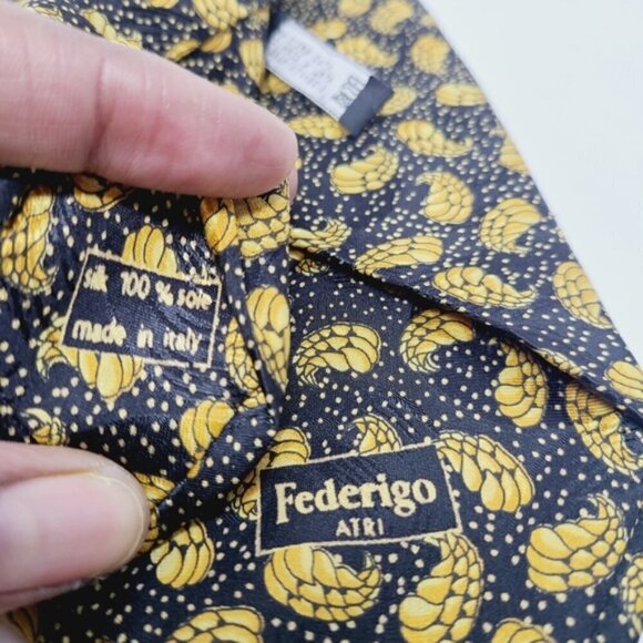 Federigo ATRI | Seahorse Print Black & Gold 100% Silk Tie - Picture 10 of 11